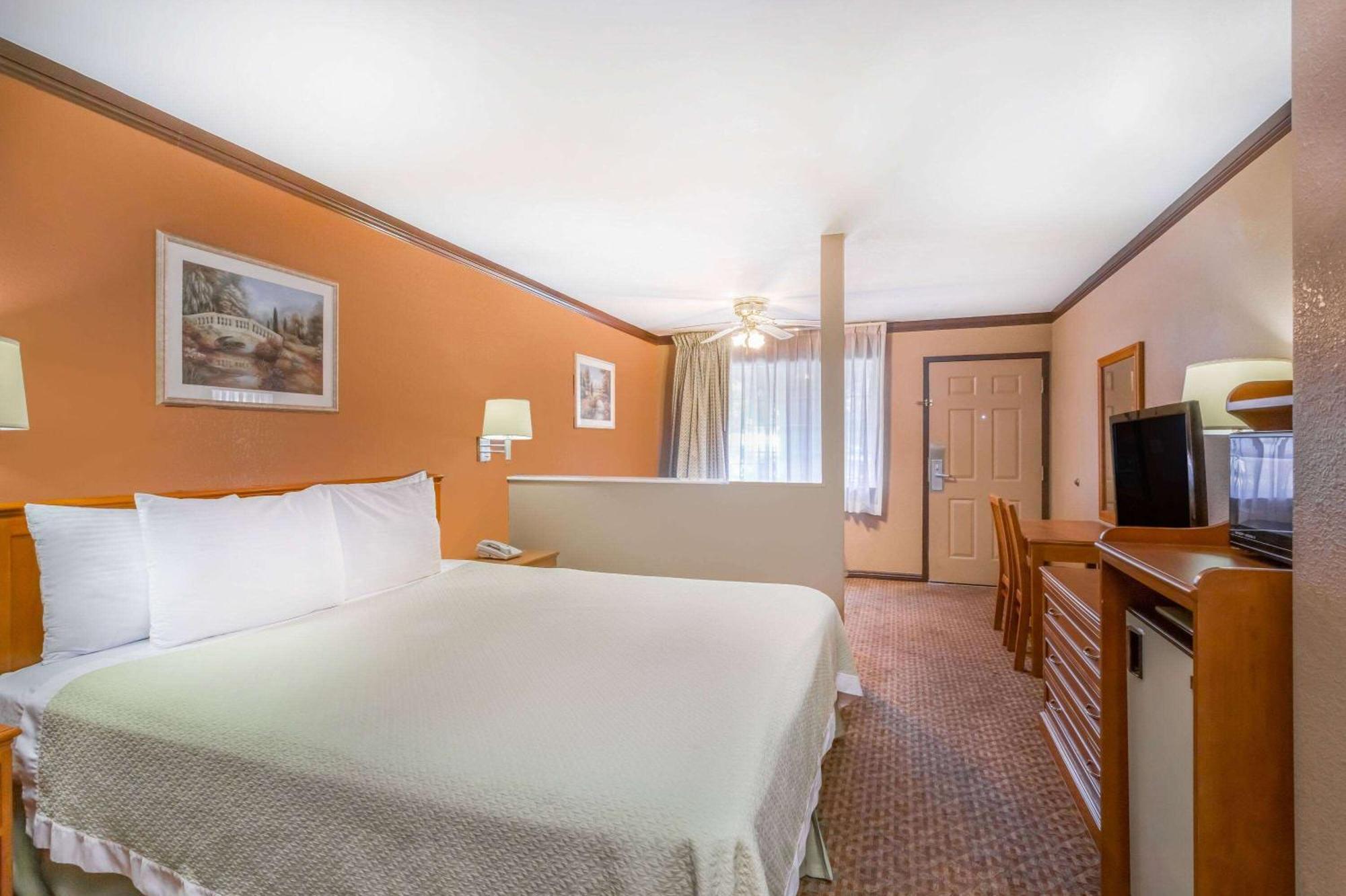 Days Inn By Wyndham Bishop Buitenkant foto