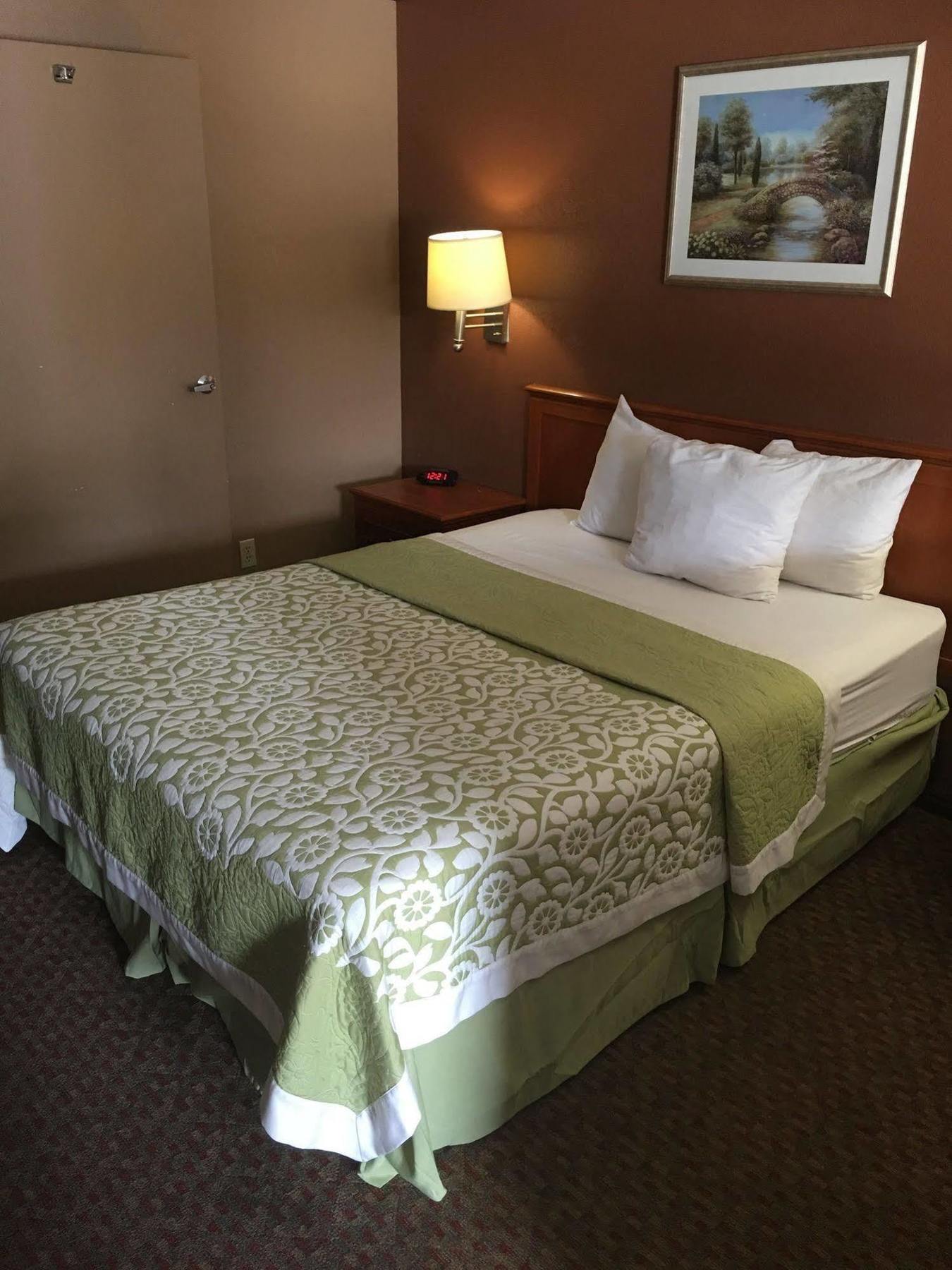 Days Inn By Wyndham Bishop Buitenkant foto